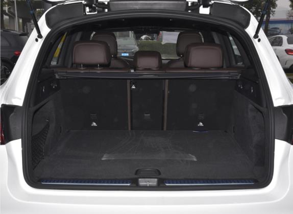 奔驰GLC 2022款 改款 GLC 300 L 4MATIC 豪华型 车厢座椅   后备厢