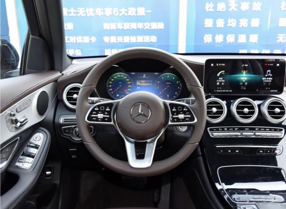 奔驰GLC 2022款 改款二 GLC 260 L 4MATIC 动感型 中控类   驾驶位