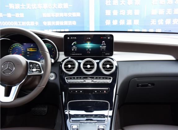 奔驰GLC 2022款 改款二 GLC 260 L 4MATIC 动感型 中控类   中控台