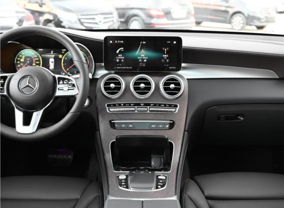 奔驰GLC 2022款 改款 GLC 260 L 4MATIC 豪华型 中控类   中控台
