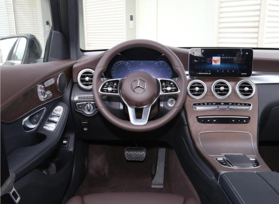 奔驰GLC 2022款 改款二 GLC 260 L 4MATIC 豪华型 中控类   驾驶位