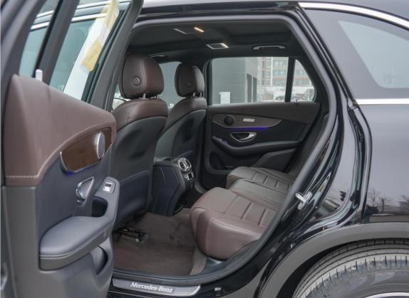 奔驰GLC 2022款 GLC 300 L 4MATIC 动感型臻藏版 车厢座椅   后排空间