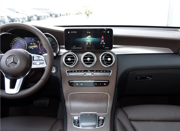 奔驰GLC 2022款 改款二 GLC 300 L 4MATIC 豪华型 中控类   中控台