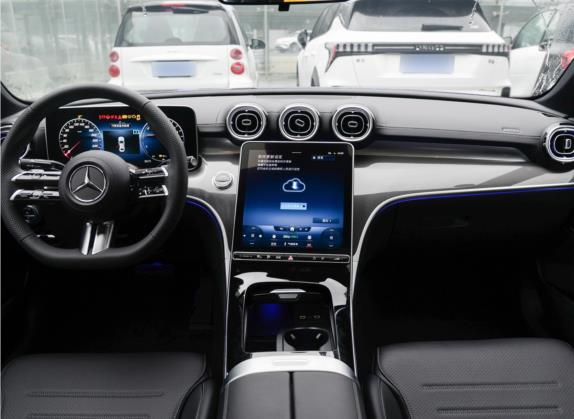 奔驰C级新能源 2023款 C 350 eL 中控类   中控台
