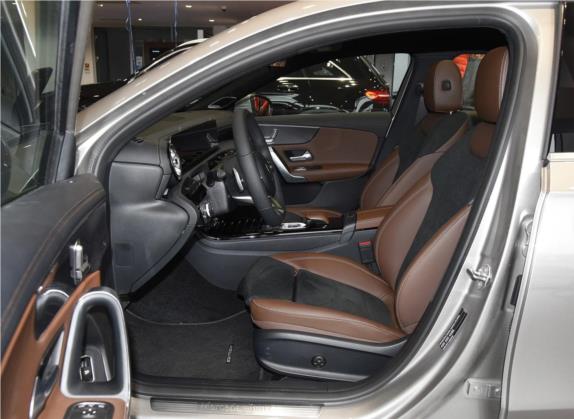 奔驰A级 2019款 A 200 L 运动轿车 车厢座椅   前排空间