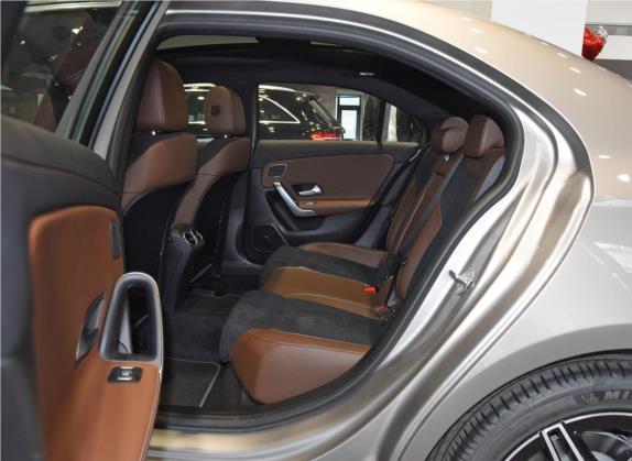 奔驰A级 2019款 A 200 L 运动轿车 车厢座椅   后排空间