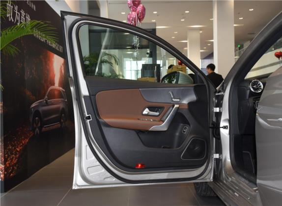奔驰A级 2019款 A 200 L 运动轿车 车厢座椅   前门板