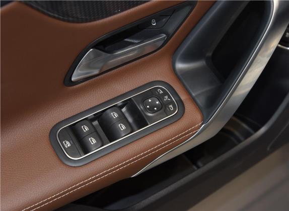 奔驰A级 2019款 A 200 L 运动轿车 车厢座椅   门窗控制