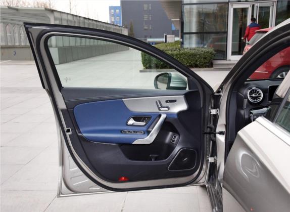 奔驰A级 2019款 A 200 L 车厢座椅   前门板