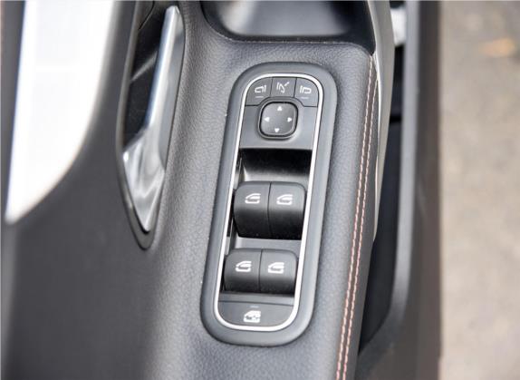 奔驰A级 2019款 A 200 L 运动轿车先行特别版 车厢座椅   门窗控制