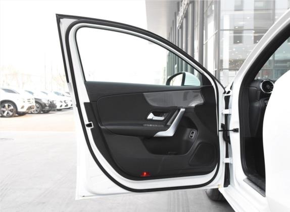 奔驰A级 2019款 A 180 L 运动轿车 车厢座椅   前门板