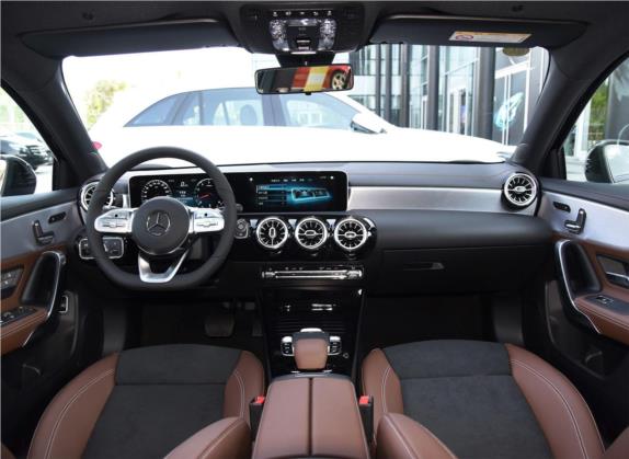 奔驰A级 2019款 A 220 L 4MATIC 运动轿车 中控类   中控全图