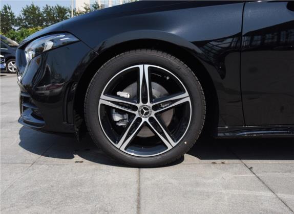 奔驰A级 2019款 A 220 L 4MATIC 运动轿车 其他细节类   前轮