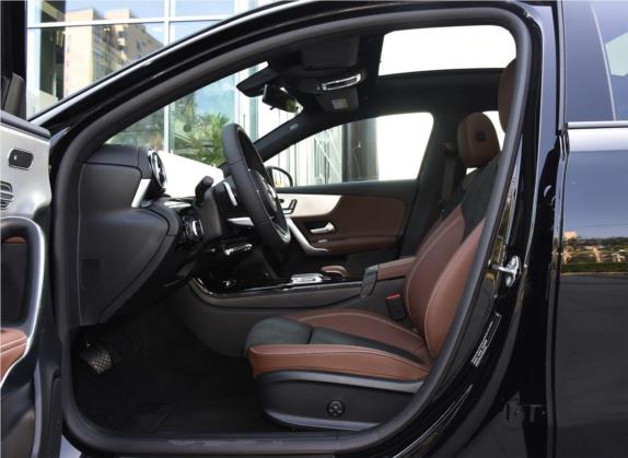 奔驰A级 2019款 A 220 L 4MATIC 运动轿车 车厢座椅   前排空间