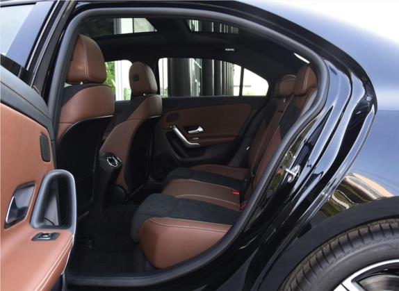奔驰A级 2019款 A 220 L 4MATIC 运动轿车 车厢座椅   后排空间