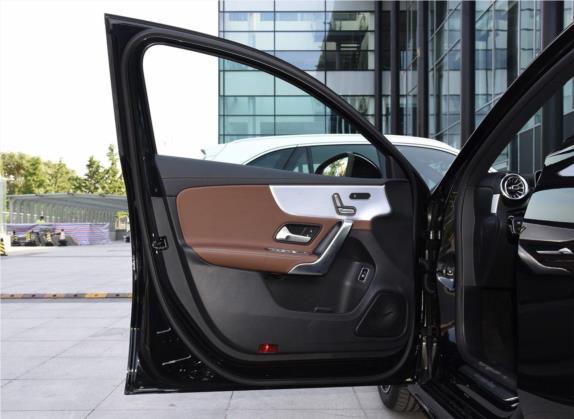 奔驰A级 2019款 A 220 L 4MATIC 运动轿车 车厢座椅   前门板