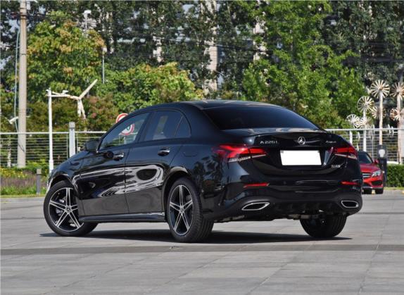 奔驰A级 2019款 A 220 L 4MATIC 运动轿车 外观   斜后