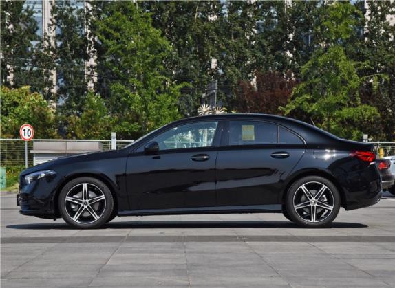 奔驰A级 2019款 A 220 L 4MATIC 运动轿车 外观   正侧