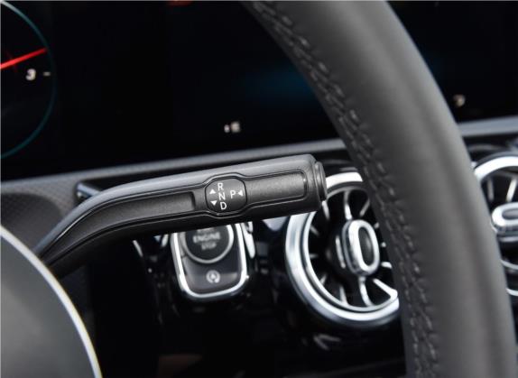 奔驰A级 2019款 A 220 L 4MATIC 运动轿车 中控类   挡把