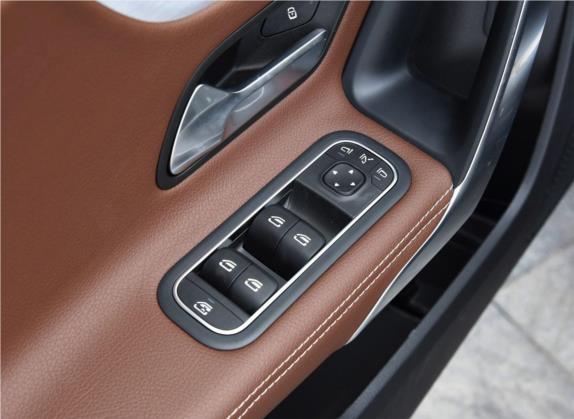 奔驰A级 2019款 A 220 L 4MATIC 运动轿车 车厢座椅   门窗控制