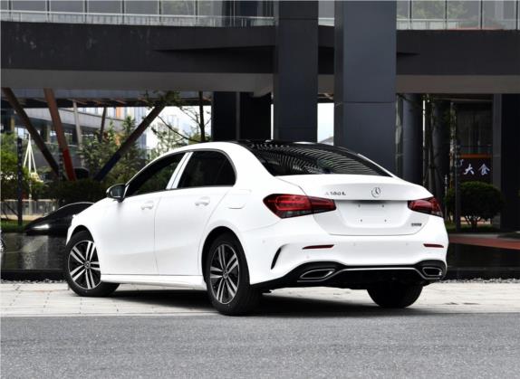 奔驰A级 2019款 改款 A 180 L 运动轿车 外观   斜后