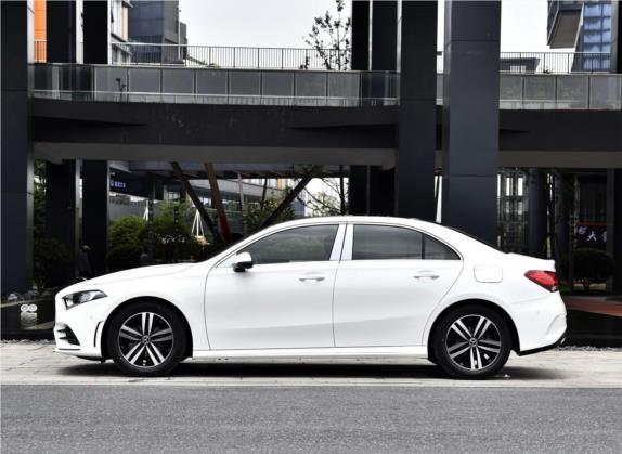 奔驰A级 2019款 改款 A 180 L 运动轿车 外观   正侧