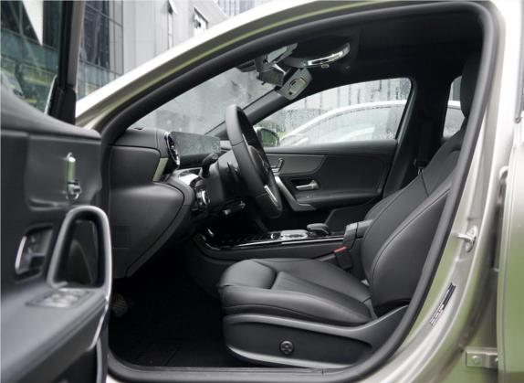 奔驰A级 2019款 改款 A 200 L 车厢座椅   前排空间