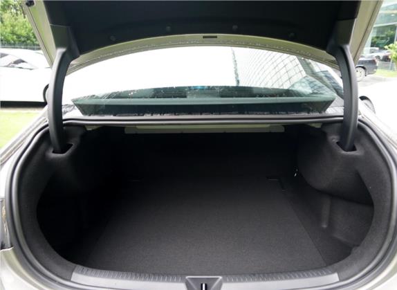 奔驰A级 2019款 改款 A 200 L 车厢座椅   后备厢