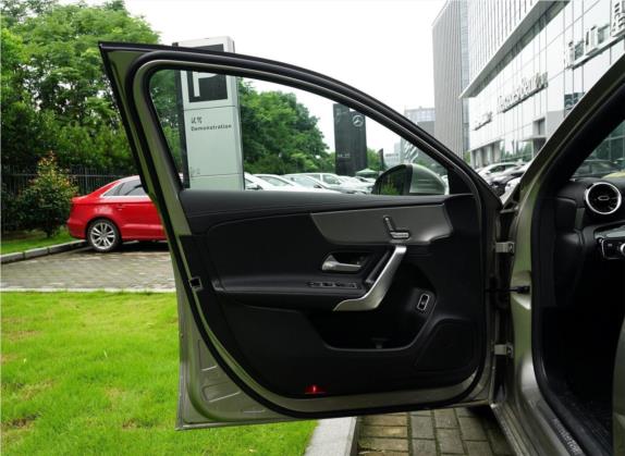 奔驰A级 2019款 改款 A 200 L 车厢座椅   前门板