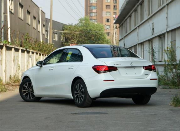 奔驰A级 2020款 A 180 L 外观   斜后