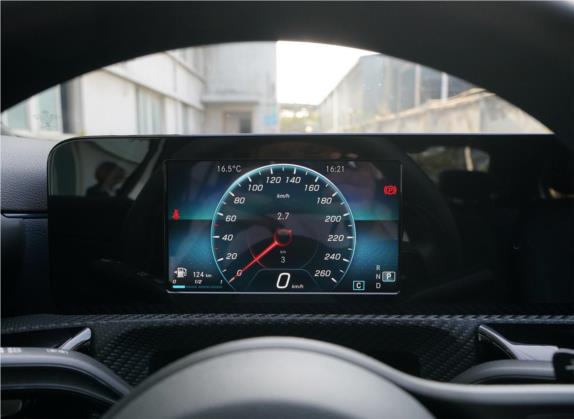 奔驰A级 2020款 A 180 L 中控类   仪表盘