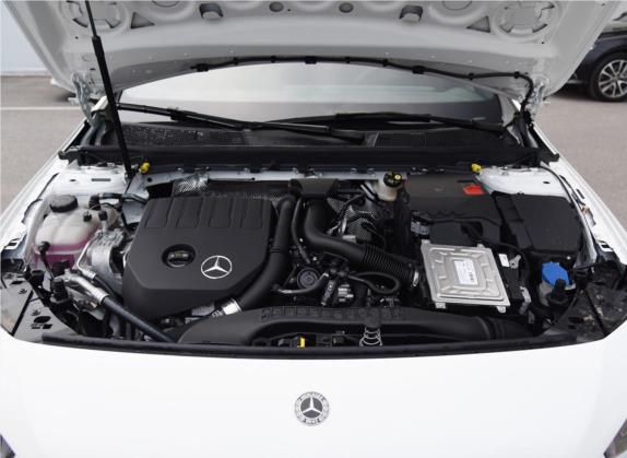 奔驰A级 2020款 A 200 L 运动轿车 其他细节类   发动机舱