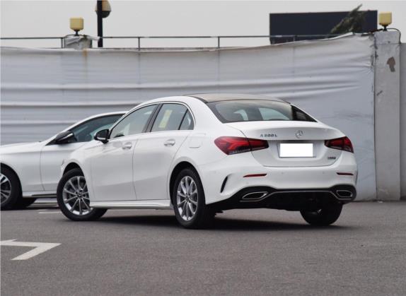 奔驰A级 2020款 A 200 L 运动轿车 外观   斜后
