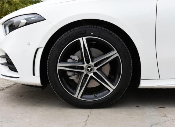 奔驰A级 2020款 A 220 L 4MATIC 运动轿车 其他细节类   前轮