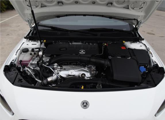 奔驰A级 2020款 A 220 L 4MATIC 运动轿车 其他细节类   发动机舱
