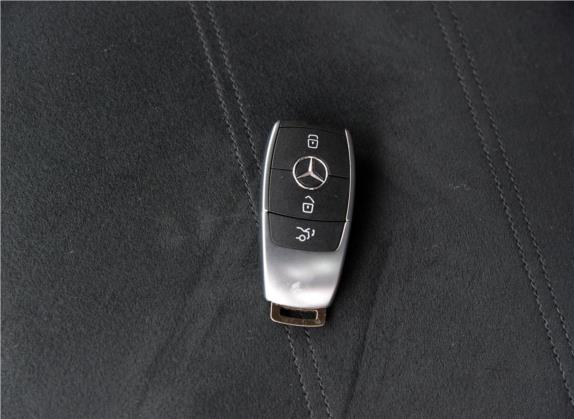 奔驰A级 2020款 A 220 L 4MATIC 运动轿车 其他细节类   钥匙