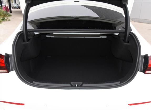 奔驰A级 2020款 A 220 L 4MATIC 运动轿车 车厢座椅   后备厢