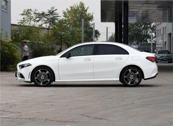 奔驰A级 2020款 A 220 L 4MATIC 运动轿车 外观   正侧