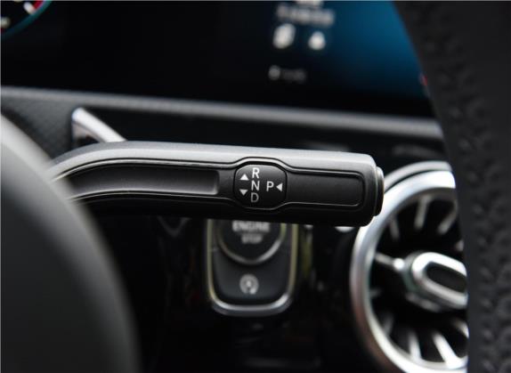 奔驰A级 2020款 A 220 L 4MATIC 运动轿车 中控类   挡把