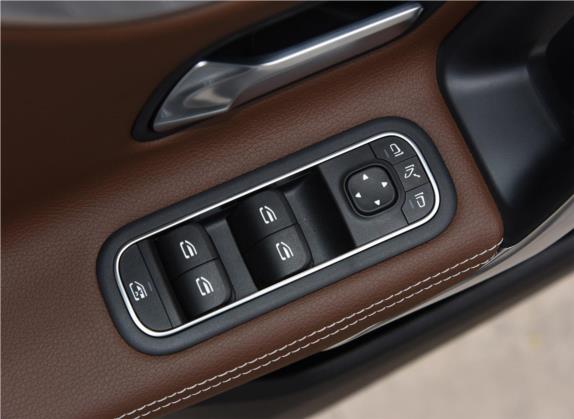奔驰A级 2020款 A 220 L 4MATIC 运动轿车 车厢座椅   门窗控制