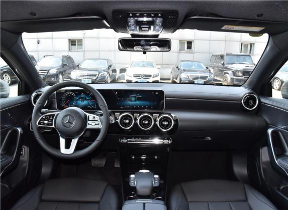 奔驰A级 2020款 改款 A 200 L 运动轿车动感型 中控类   中控全图
