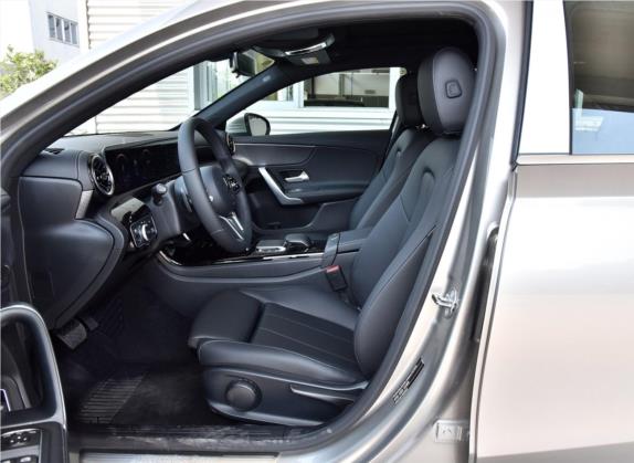 奔驰A级 2020款 改款 A 200 L 运动轿车动感型 车厢座椅   前排空间