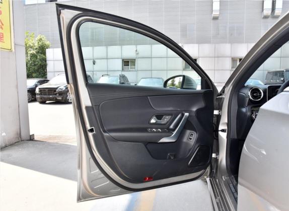 奔驰A级 2020款 改款 A 200 L 运动轿车动感型 车厢座椅   前门板