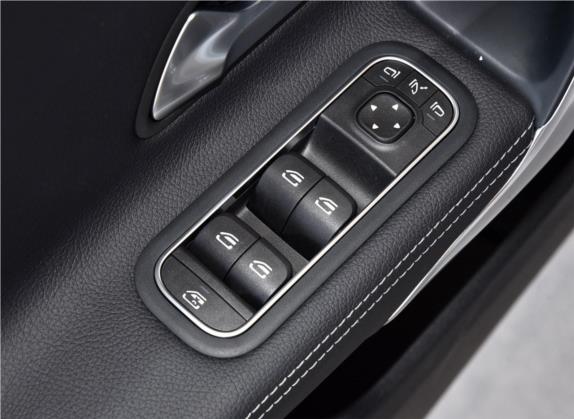 奔驰A级 2020款 改款 A 200 L 运动轿车动感型 车厢座椅   门窗控制