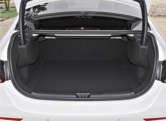 奔驰A级 2020款 改款 A 220 L 4MATIC 运动轿车 车厢座椅   后备厢