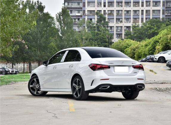 奔驰A级 2020款 改款 A 220 L 4MATIC 运动轿车 外观   斜后
