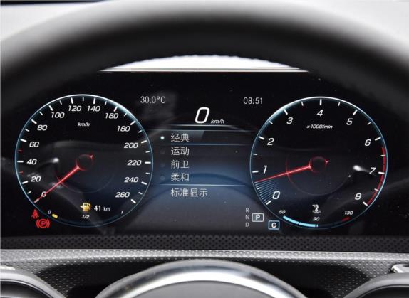 奔驰A级 2020款 改款 A 220 L 4MATIC 运动轿车 中控类   仪表盘