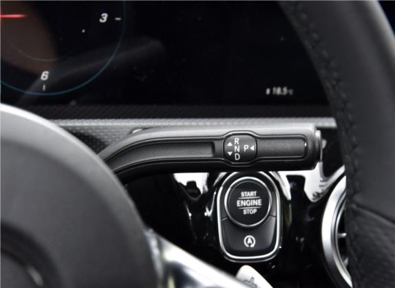 奔驰A级 2020款 改款 A 220 L 4MATIC 运动轿车 中控类   挡把