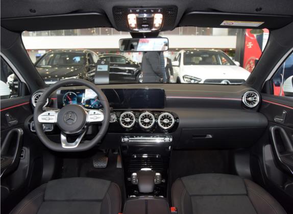奔驰A级 2021款 A 200 L 运动轿车时尚型 中控类   中控全图