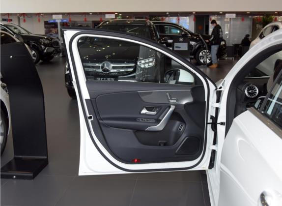 奔驰A级 2021款 A 200 L 运动轿车时尚型 车厢座椅   前门板